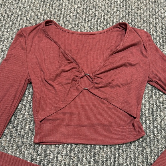 ⭐️5/$15⭐️ Ring crop top - Picture 2 of 4